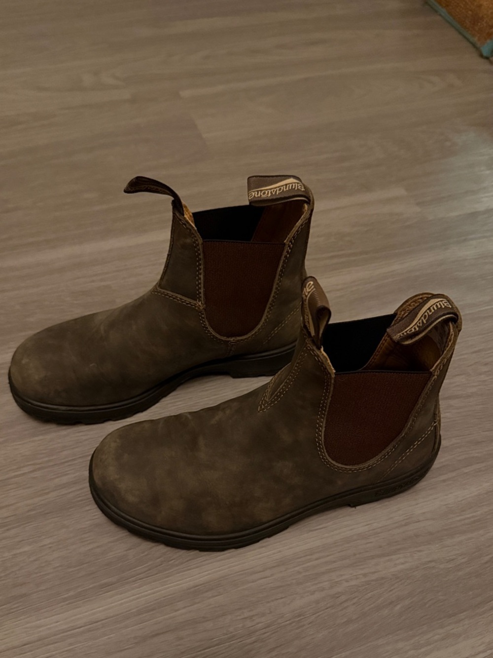 5.5 Blundstones brown (fit like 7.5)